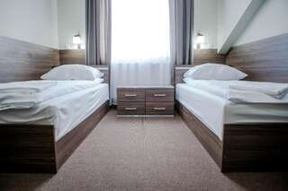 Мотели Motel Domowy Gościniec Ломжа Двухместный номер с 2 отдельными кроватями-5